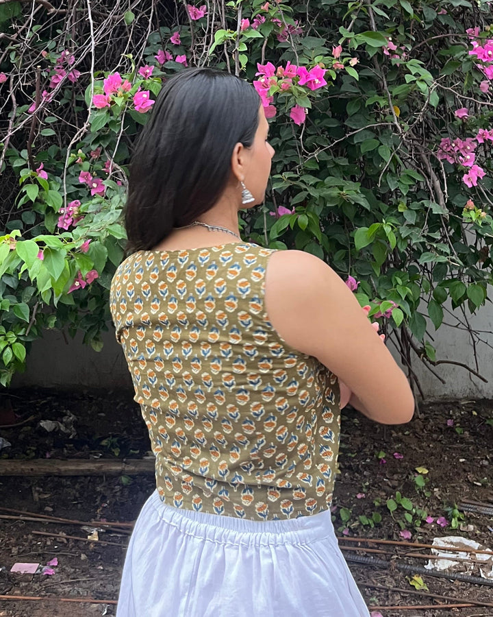 Elara Green Butti Cotton V Neck Crop Top - Anasiya