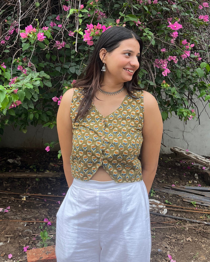 Elara Green Butti Cotton V Neck Crop Top - Anasiya