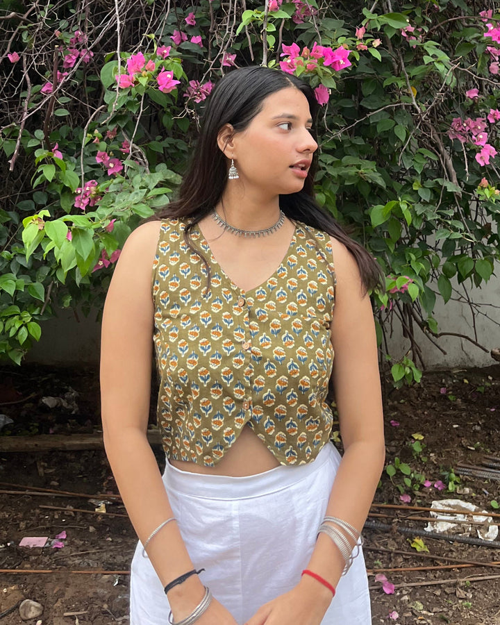 Elara Green Butti Cotton V Neck Crop Top - Anasiya