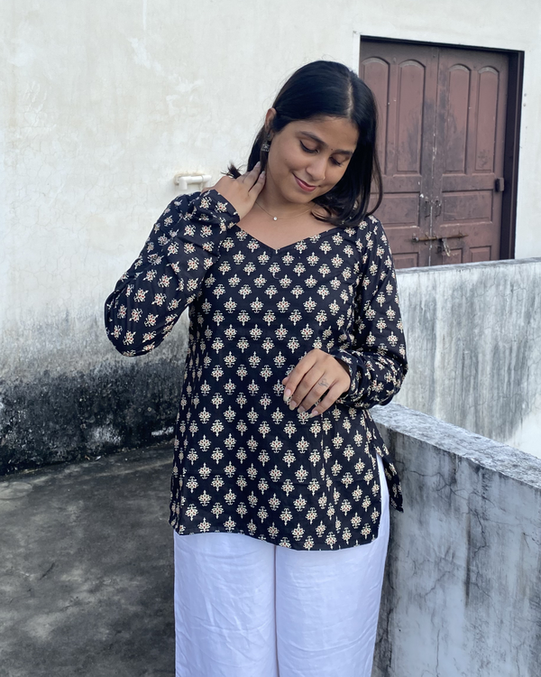 Noorina Black Printed Short Kurti With Choodi Sleeves